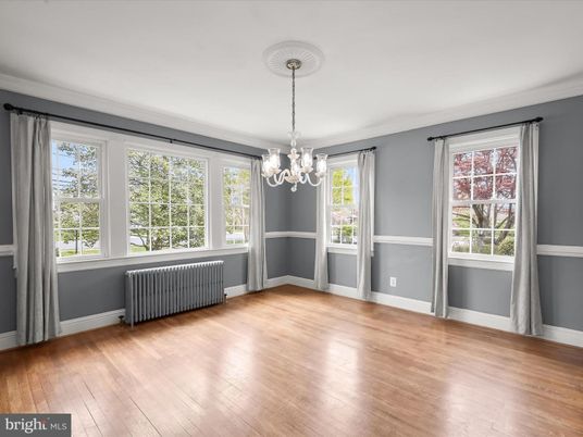 Chandelier, Empty room, Interior, Wood Texture Flooring