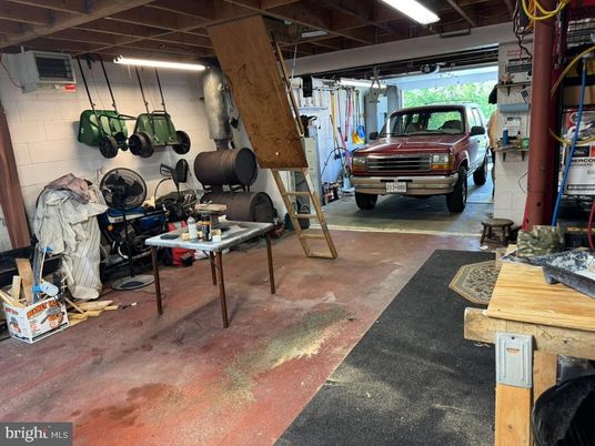 Garage, Interior
