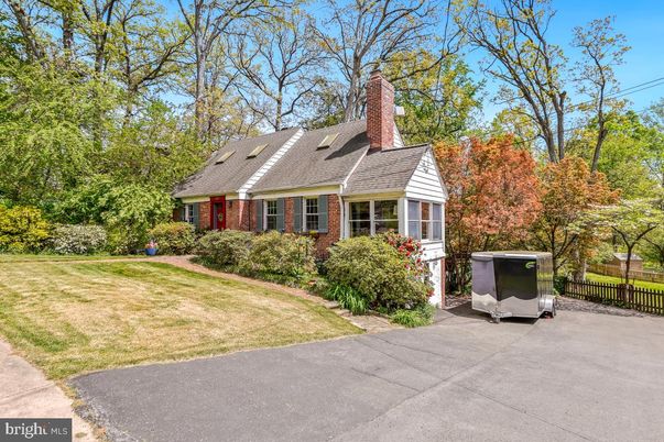 Exterior, Facade, Brick Facade, Cape Cod