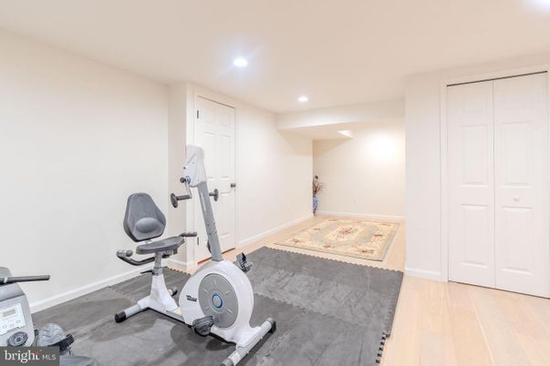 Fitness Equipment, Interior, Recessed Lighting, Wood Texture Flooring