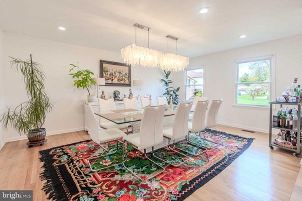 Chandelier, Dining room, Interior, Recessed Lighting, Wood Texture Flooring