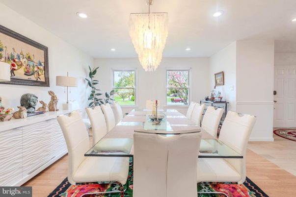 Chandelier, Dining room, Interior, Recessed Lighting, Wood Texture Flooring