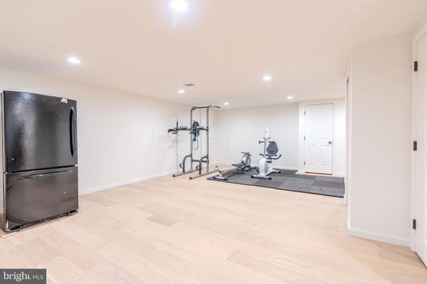 Fitness Equipment, Interior, Recessed Lighting, Wood Texture Flooring