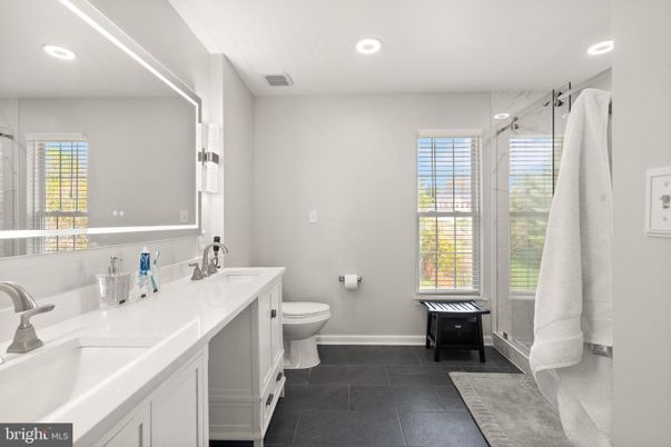 Bathroom, Dual Sink Vanities, Interior, Recessed Lighting