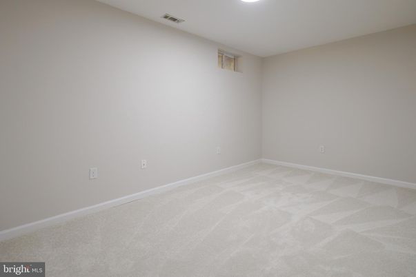 Empty room, Interior