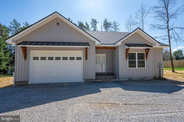 Attached, Exterior, Facade, Farmhouse