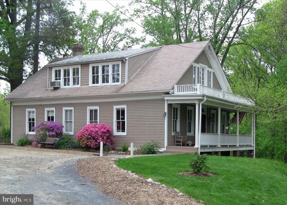 Exterior, Facade, Farmhouse