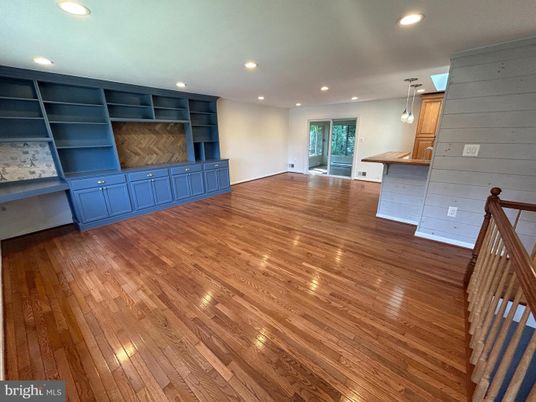 Empty room, Interior, Pendant Lights, Recessed Lighting, Wood Texture Flooring