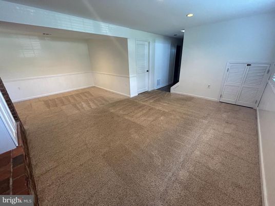 Empty room, Interior, Recessed Lighting