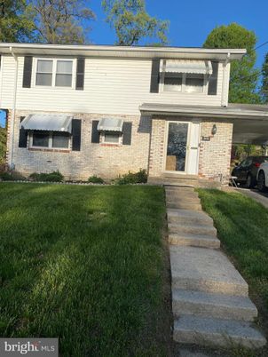 Exterior, Facade, Brick Facade, Raised Ranch