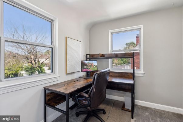 Home Office, Interior