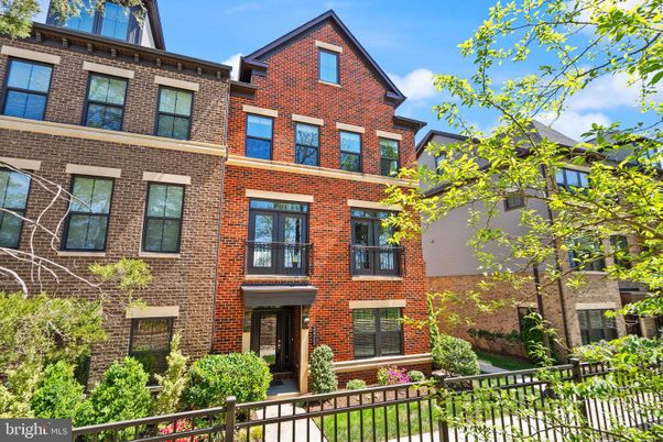 Exterior, Facade, Brick Facade, Rowhouse