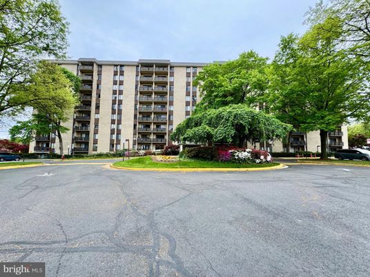 Exterior, Facade, Condo Building