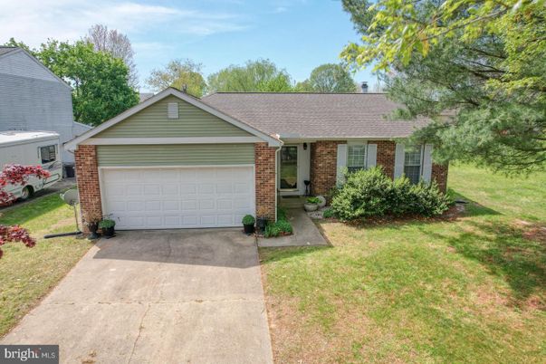 Attached, Exterior, Facade, Brick Facade, Ranch