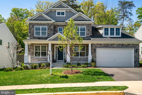 Attached, Exterior, Facade, American Craftsman
