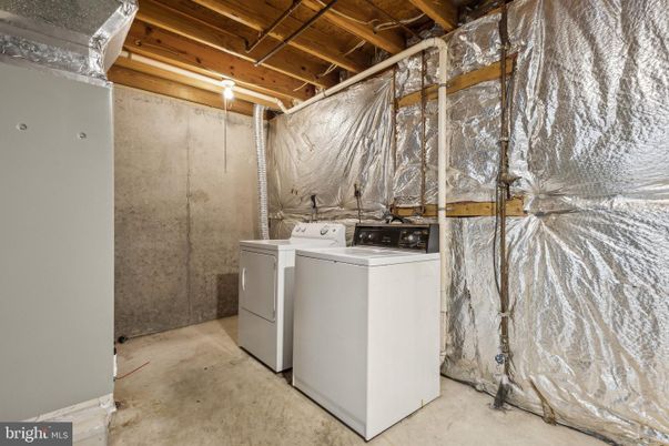 Interior, Washer, Wooden Beams