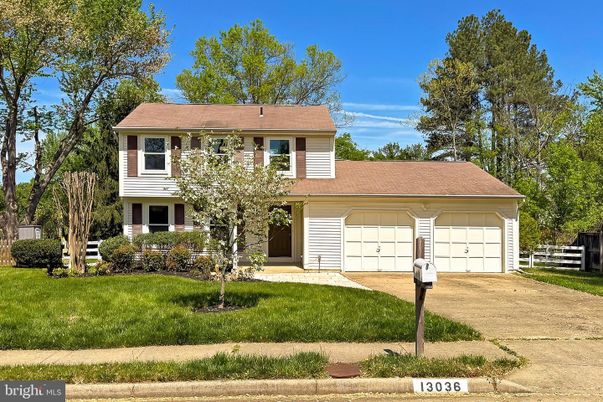 Attached, Exterior, Facade, Split Level