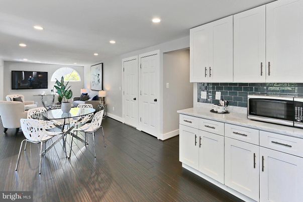 Dining room, Interior, Kitchen, Recessed Lighting, Wood Texture Flooring