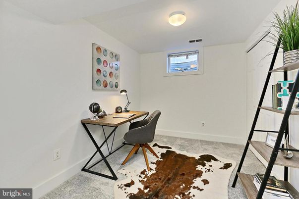 Home Office, Interior