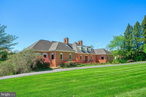 Backyard, Exterior, Facade, Brick Facade, French Provincial