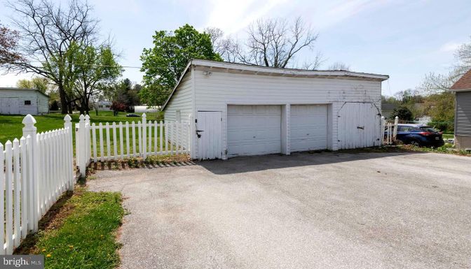 Detached Garage, Exterior