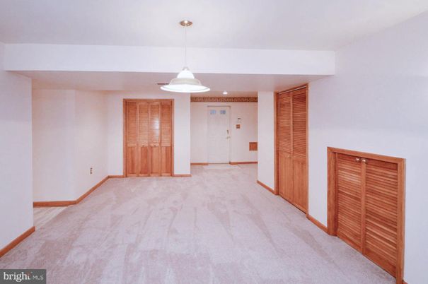 Empty room, Interior, Pendant Lights