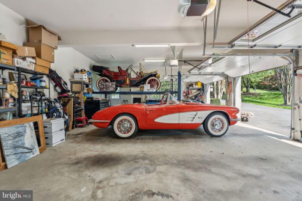 Garage, Interior