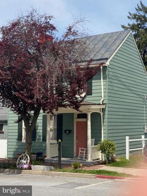 Exterior, Facade, None