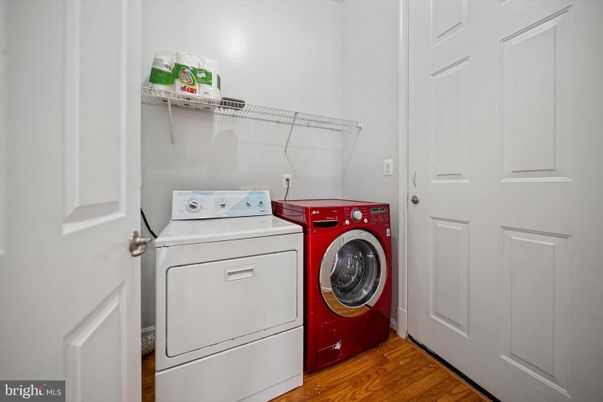 Interior, Utility Closets, Washer, Wood Texture Flooring