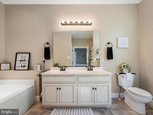 Bathroom, Dual Sink Vanities, Interior