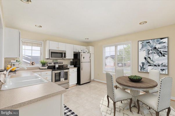 Dining room, Interior, Kitchen, Recessed Lighting, Stainless Steel Appliances