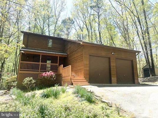 Attached, Exterior, Facade, Log Home