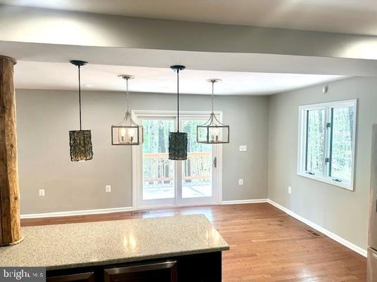 Empty room, Interior, Pendant Lights, Wood Texture Flooring