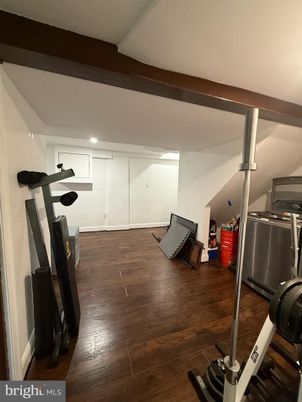 Fitness Equipment, Interior, Recessed Lighting, Wood Texture Flooring