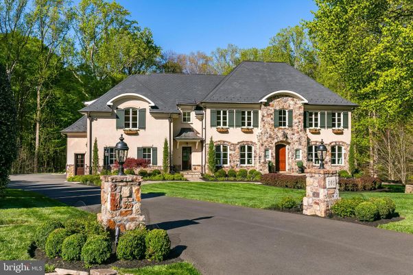 Exterior, Facade, French Provincial