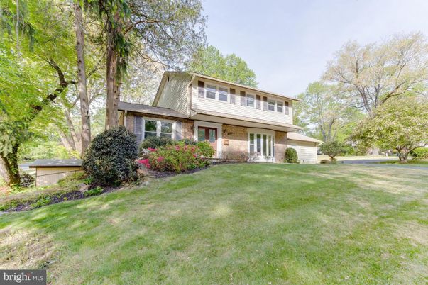 Attached, Backyard, Exterior, Facade, Brick Facade, Split Level