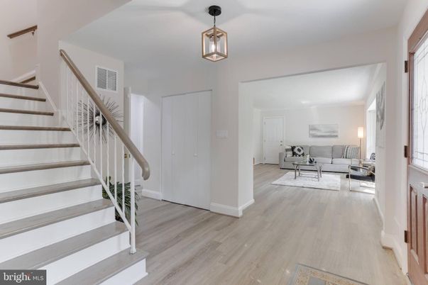 Interior, Living room, Pendant Lights, Wood Texture Flooring