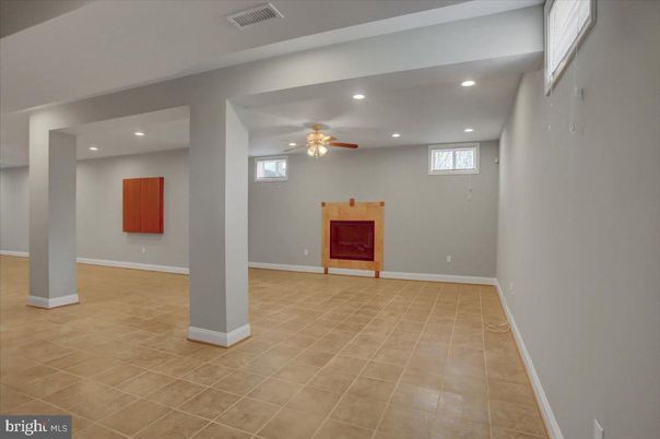 Empty room, Interior, Recessed Lighting