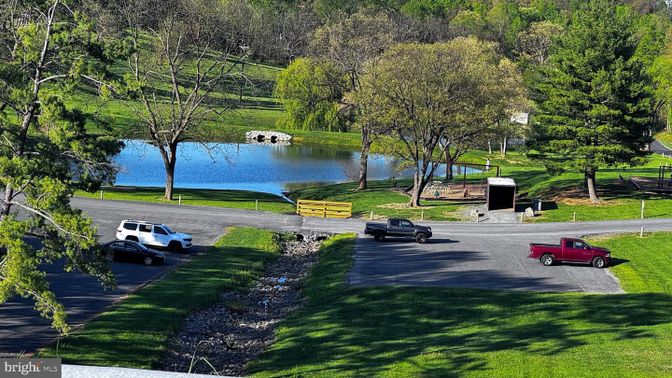 Exterior, Lake