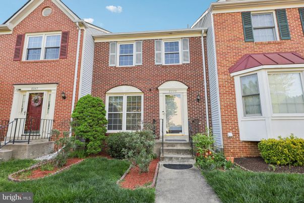 Exterior, Facade, Brick Facade, Rowhouse