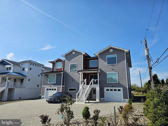 Attached, Exterior, Facade, Rowhouse