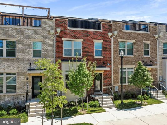 Exterior, Facade, Brick Facade, Rowhouse