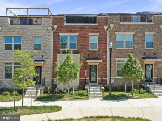Exterior, Facade, Brick Facade, Rowhouse