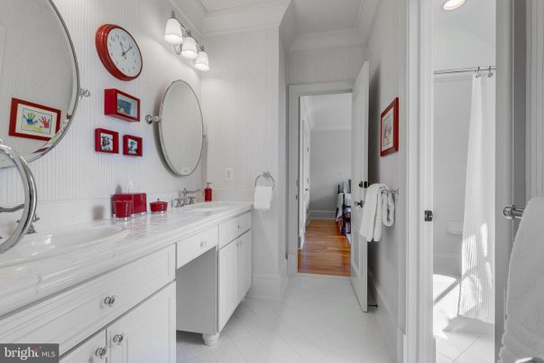 Bathroom, Dual Sink Vanities, Interior