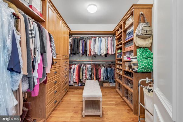 Interior, Walk-in Closets, Wood Texture Flooring