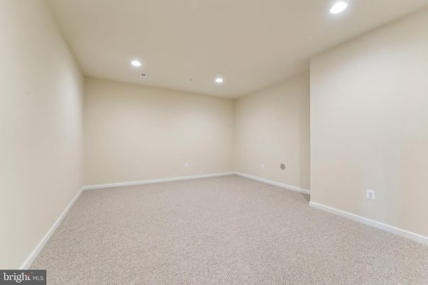 Empty room, Interior, Recessed Lighting