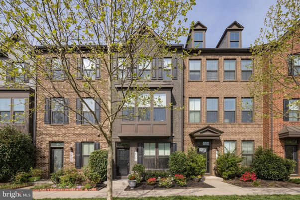 Exterior, Facade, Brick Facade, Rowhouse