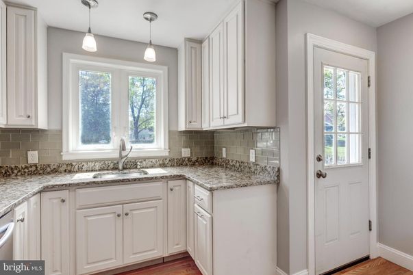 Interior, Kitchen, Pendant Lights, Wood Texture Flooring