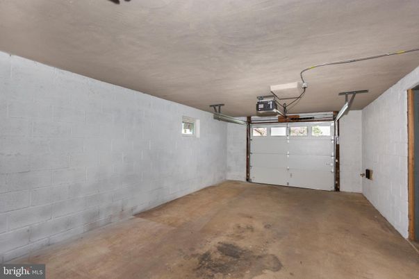 Garage, Interior, Stone Walls