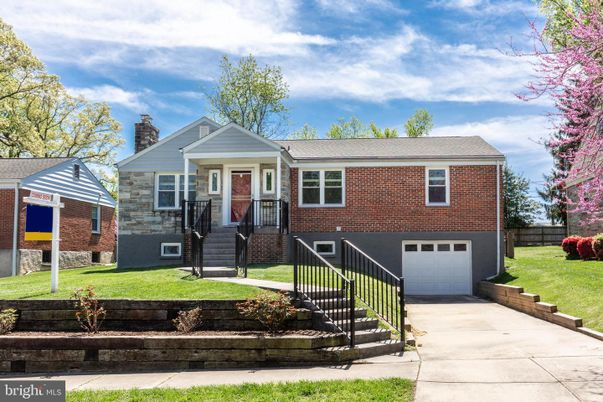 Attached, Exterior, Facade, Brick Facade, Raised Ranch